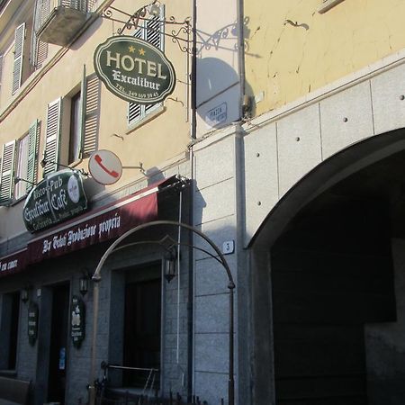 Hotel Excalibur Revello Exterior photo
